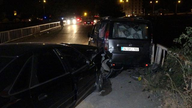 Freni boşalan otomobil ticari araca çarptı : 7 yaralı